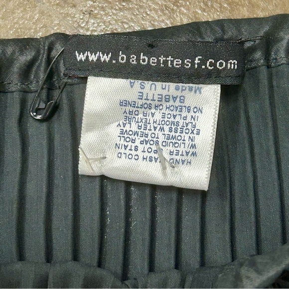 Babette Black Pleated Textured Skirt | Size Small | Made in USA - Picture 3 of 5